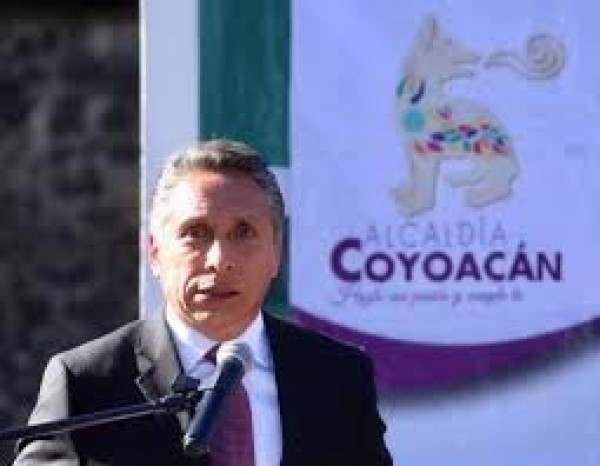 Manuel Negrete, alcalde de Coyoacán y exfutbolista, da positivo a covid-19
