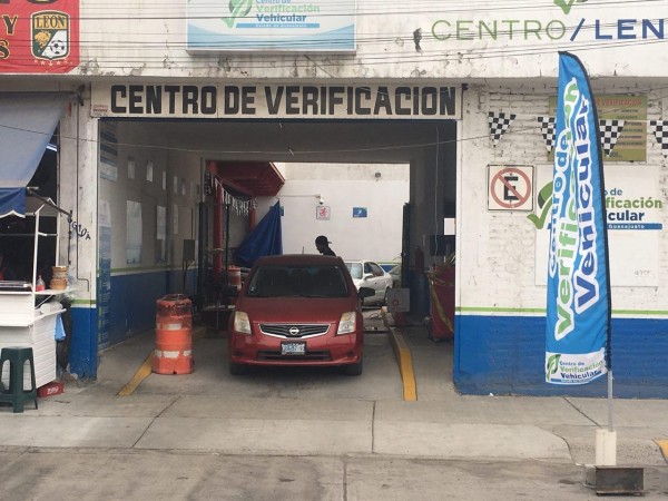 Solo cumplen 290 mil automovilistas con verificación vehicular