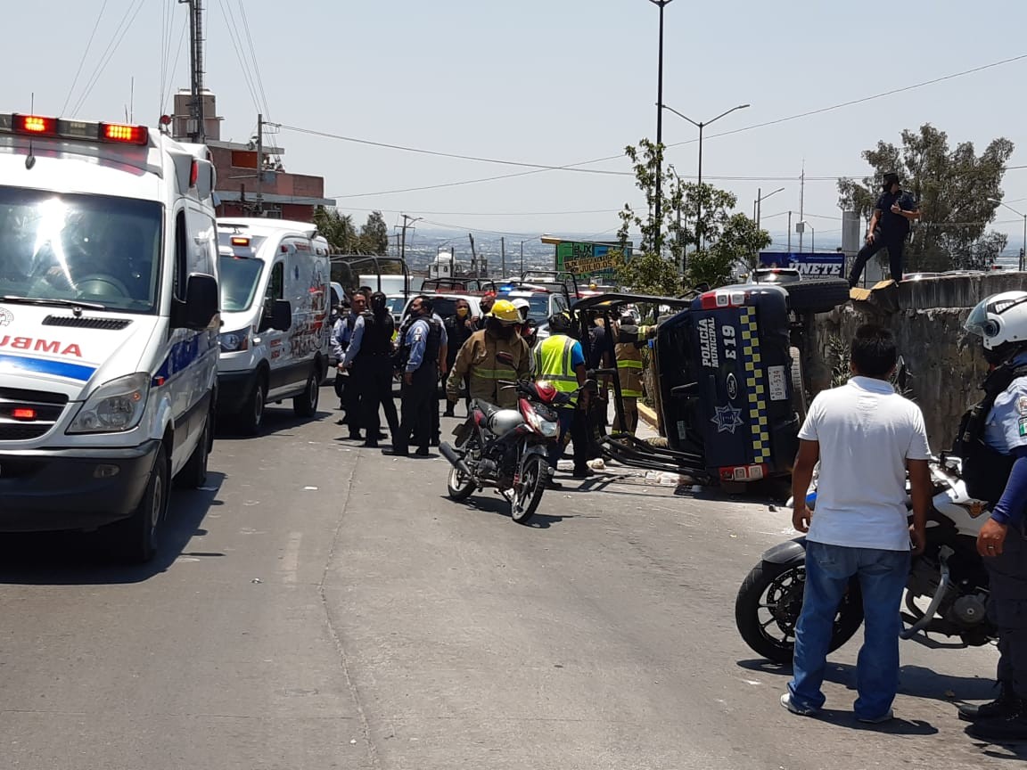 Vuelca patrulla en bulevar San Juan Bosco