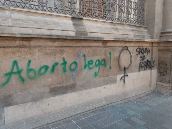 Entregan a la Fiscalía videos de pintas en la Catedral