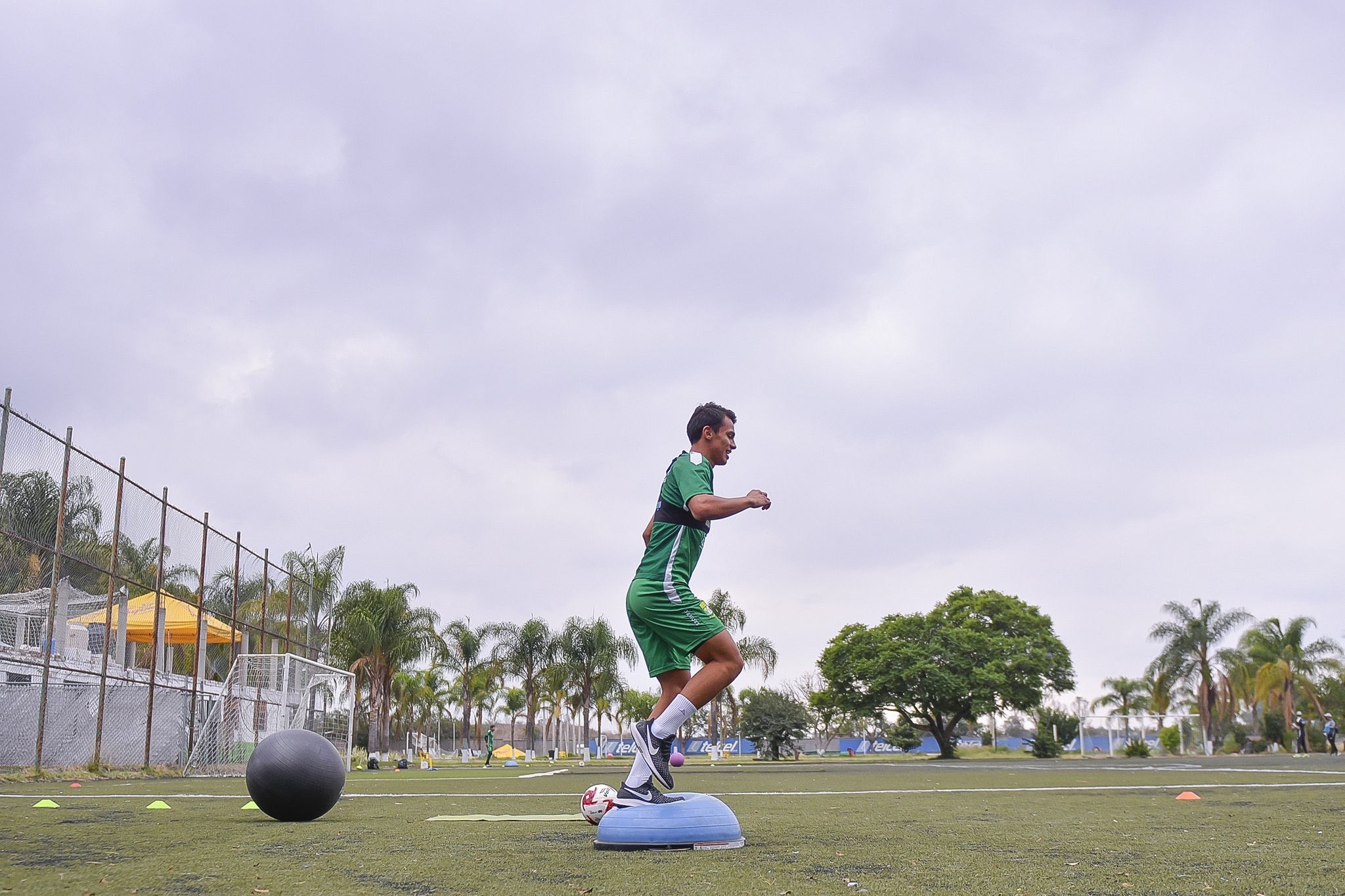 León inicia entrenamientos sin Campbell ni Sosa