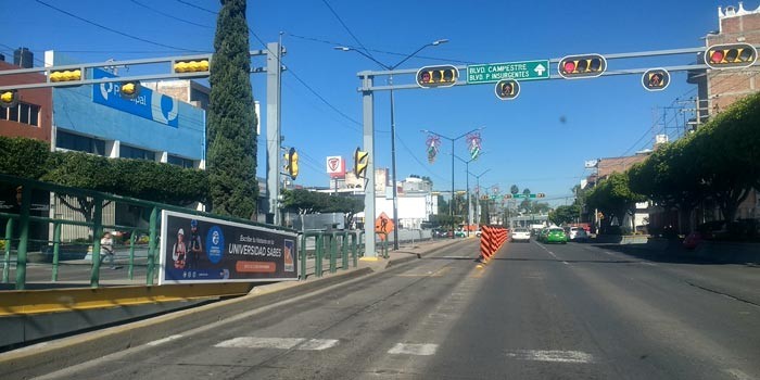 Van por carril para ciclistas en López Mateos