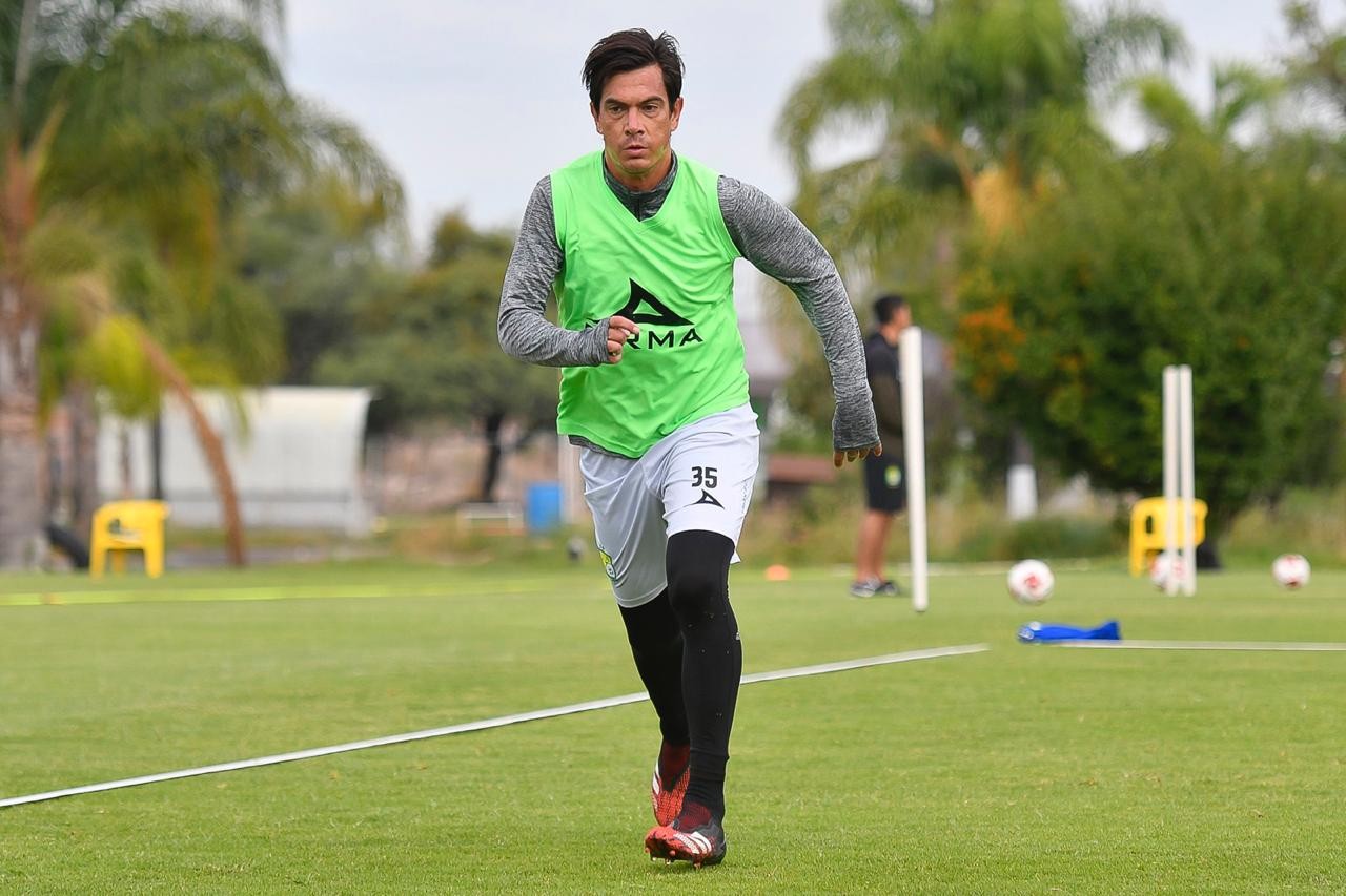 Nacho González deja indefinido su retiro con León