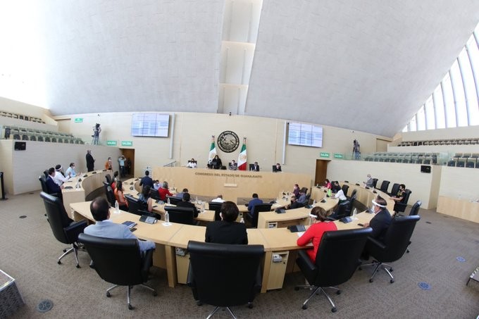 A un día de la sesión presencial de cierre en el Congreso, detectan caso de covid-19