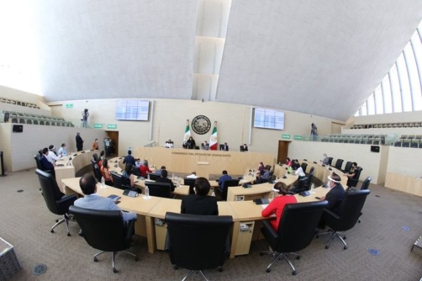A un día de la sesión presencial de cierre en el Congreso, detectan caso de covid-19