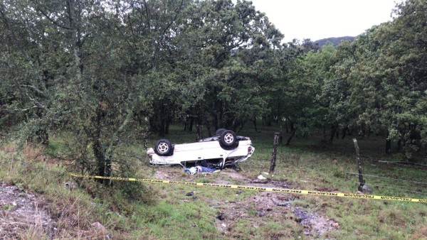 Deja volcadura en Vergel de la Sierra un hombre muerto