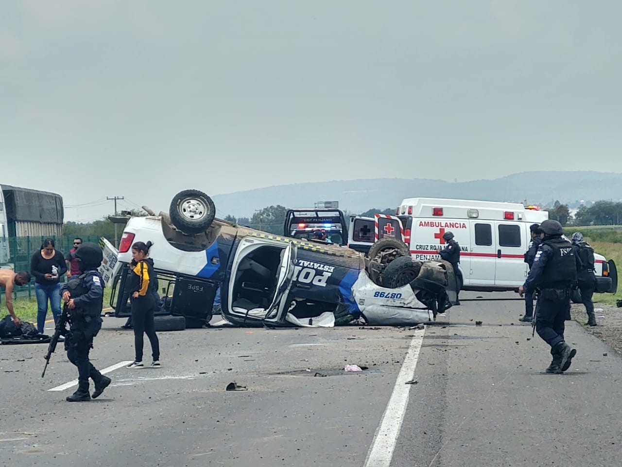Vuelca patrulla de las FSPE, reportan cuatro oficiales muertos
