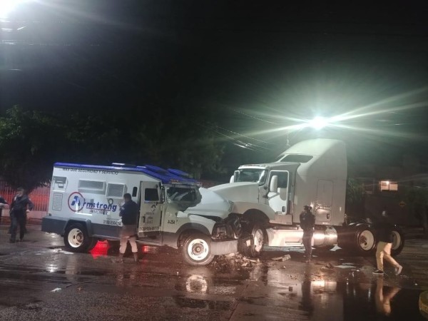 Asalto millonario a camioneta de valores a unos metros de comandancia en La Martinica