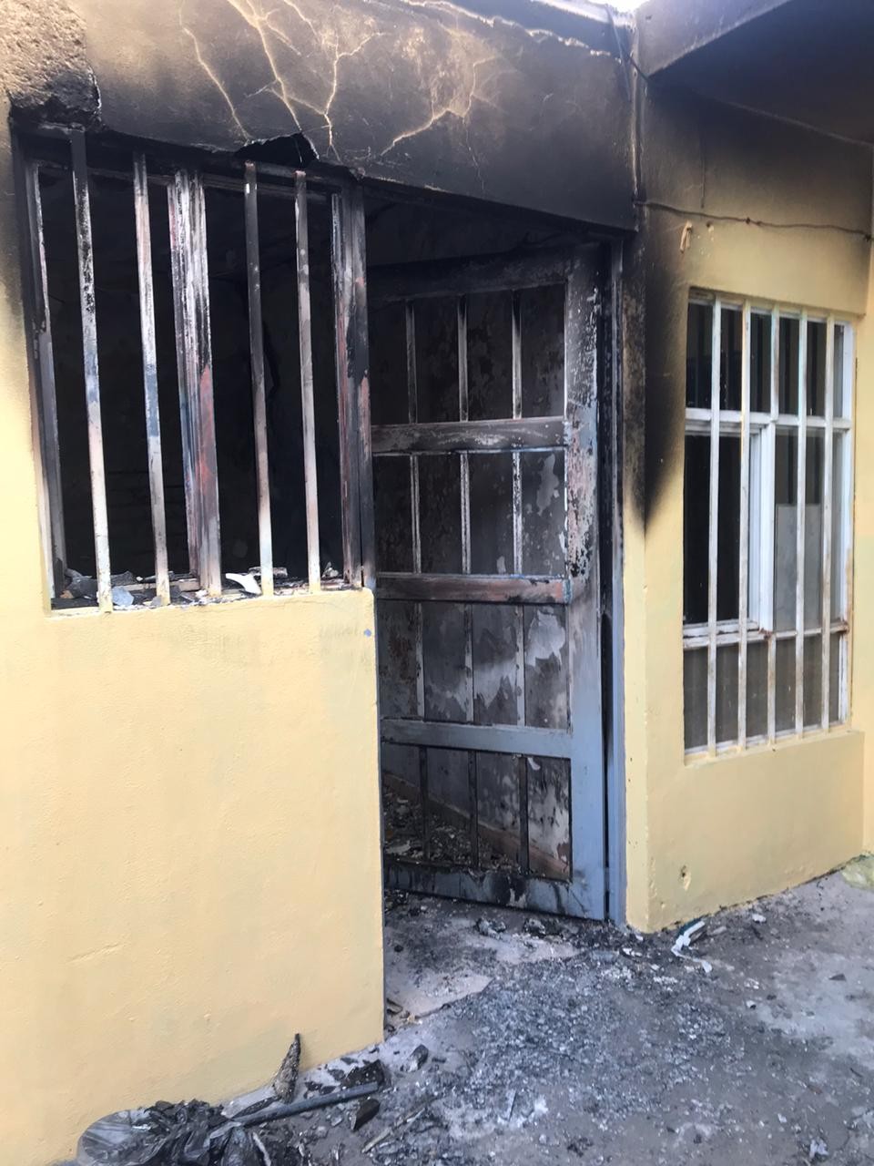 Encuentran cuerpo en vivienda incendiada