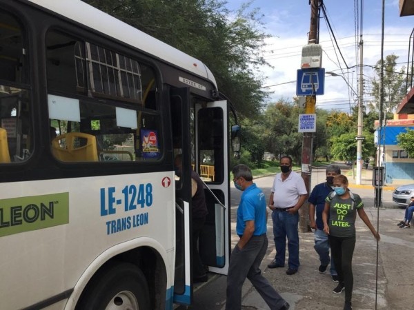 Niegan servicio de transporte a 4 mil 700 personas por no usar cubrebocas