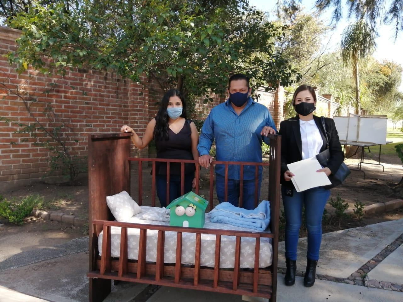 Arman jóvenes del Centro de Internamiento cuna para casa hogar Amigo Daniel