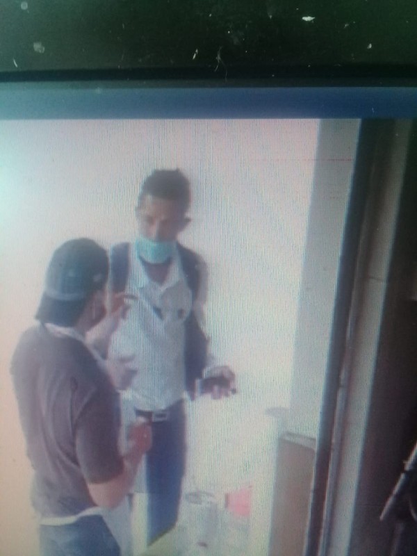 Falsos verificadores de salud piden 500 pesos a dueños de negocios