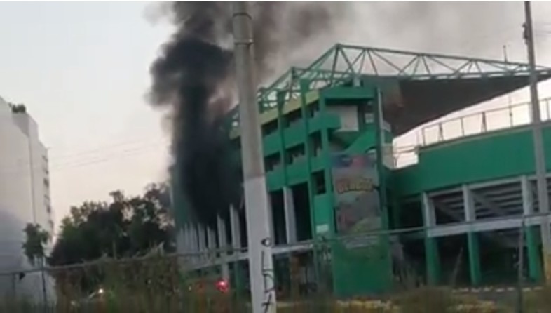 Se quema bodega del Estadio León