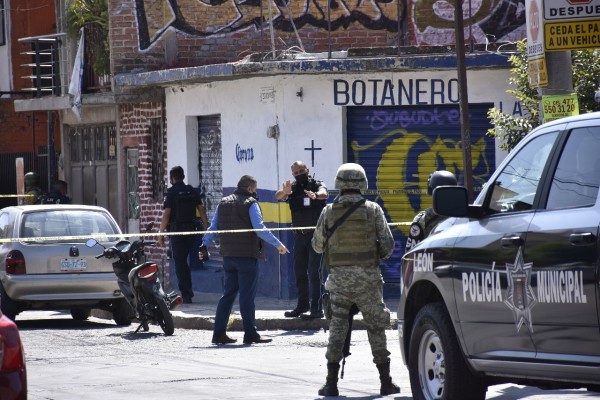 Acribillan y matan a tres en botanero de El Retiro