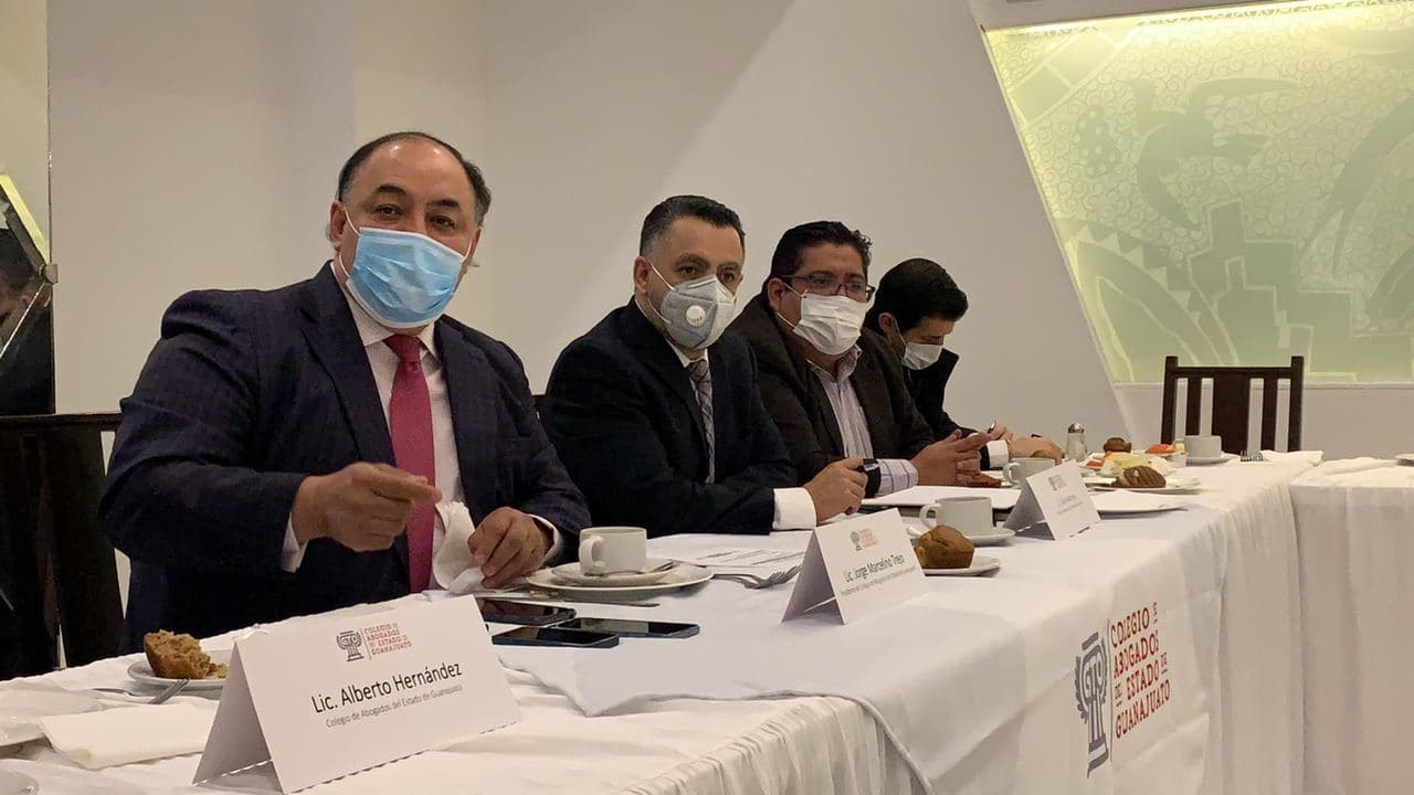 Pandemia redujo al 100% carga laboral de abogados