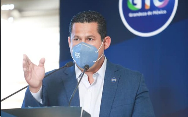 “No se vale“, que siervos de la nación sean vacunados antes que personal médico: Diego Sinhue