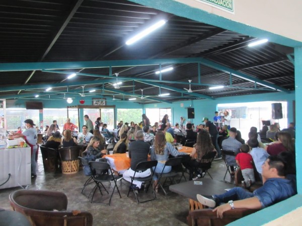 Achacan a ciudadanos con granjas o terrenos fiestas masivas en comunidades rurales