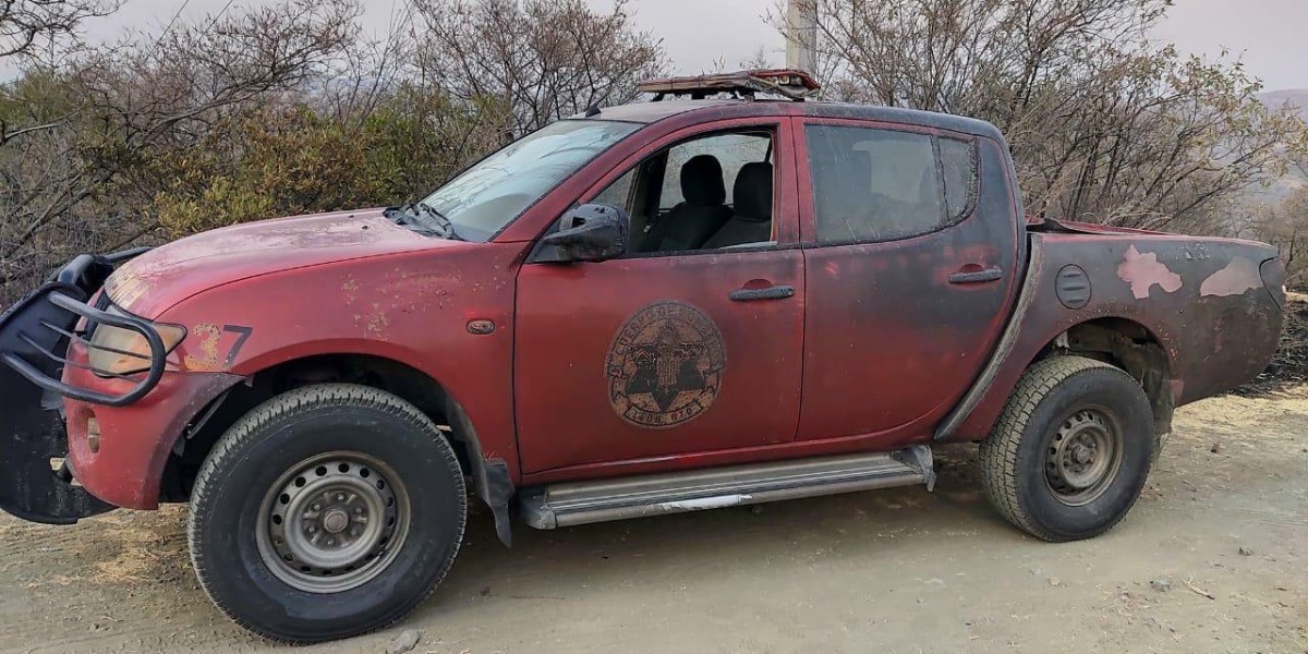Se queman dos camionetas de Bomberos en incendio de Silao