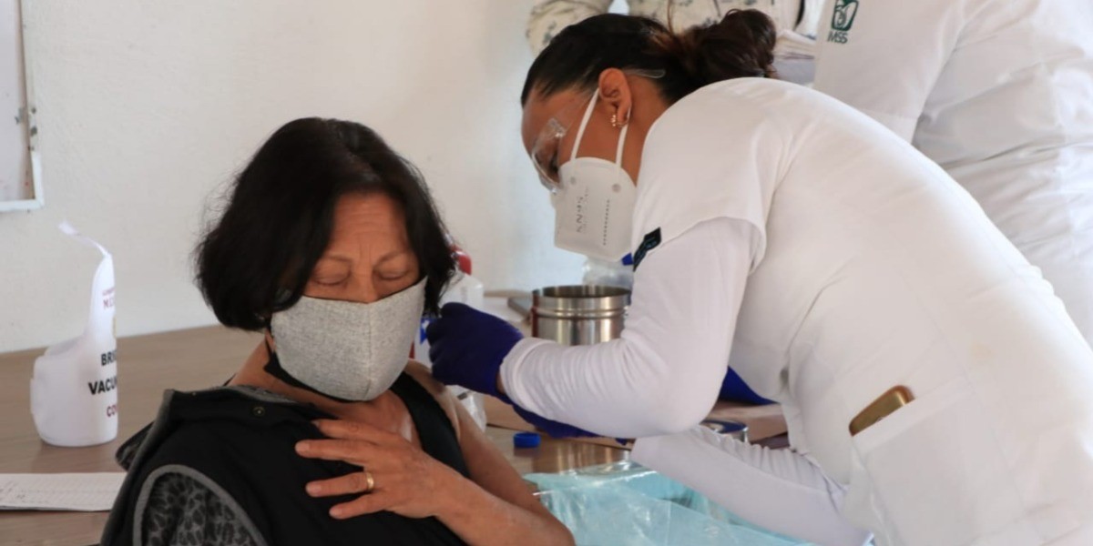 Iniciaría vacunación en León el lunes de Pascua