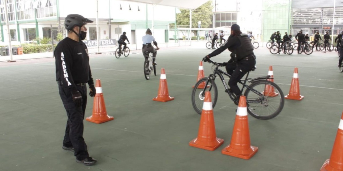 Capacita Policía de San Diego a elementos de la SSP del grupo de ciclistas