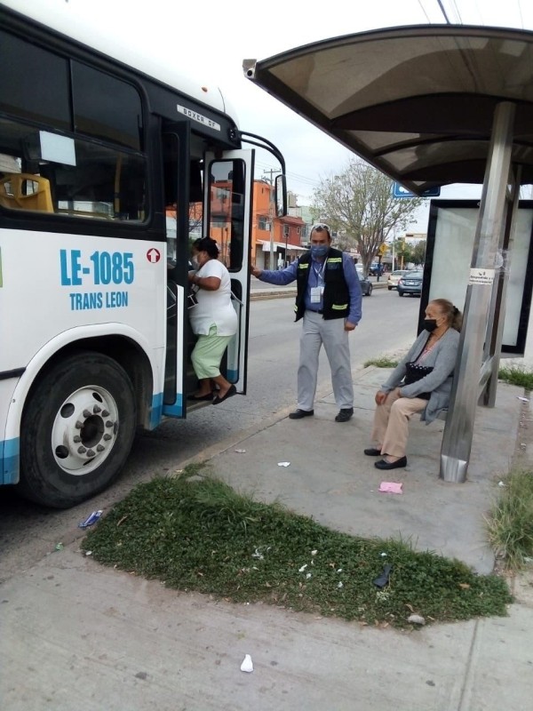 Se preparan transportistas para el regreso a las aulas