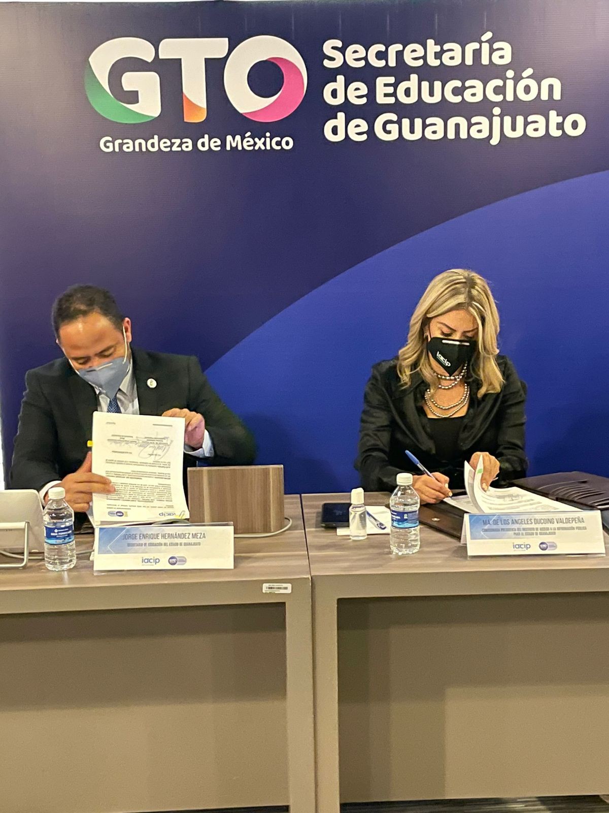 Firman IACIP y SEG convenio de colaboración para fortalecer transparencia