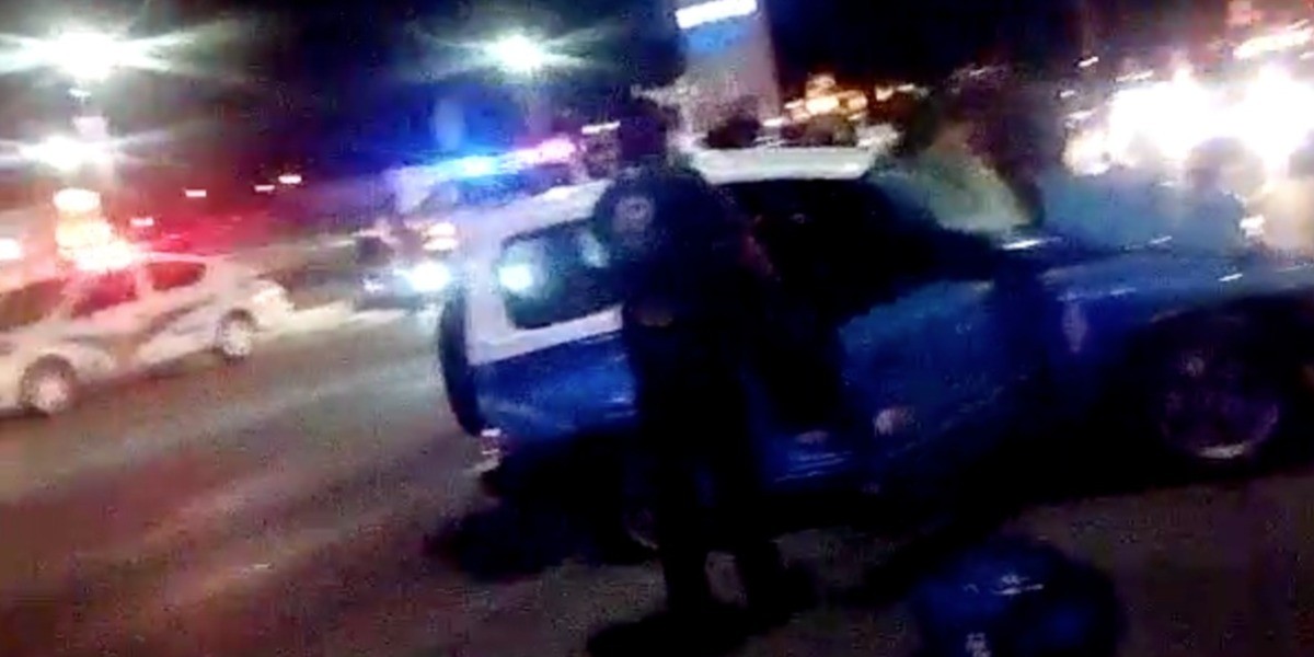 Queda mujer lesionada en volcadura en bulevar Aeropuerto