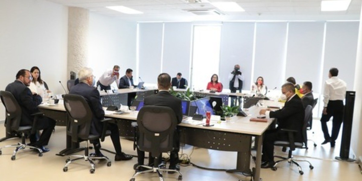 Comparece Alvar durante seis horas ante la Junta de Gobierno