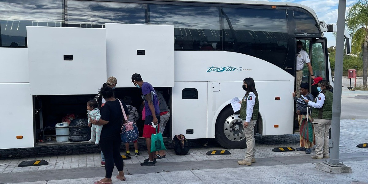 Implementan operativo para recibir a caravana de 105 migrantes que se dirige a EE. UU