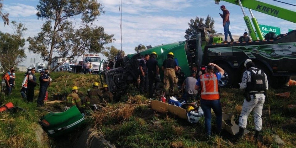 Paraliza volcadura autopista León-Aguascalientes