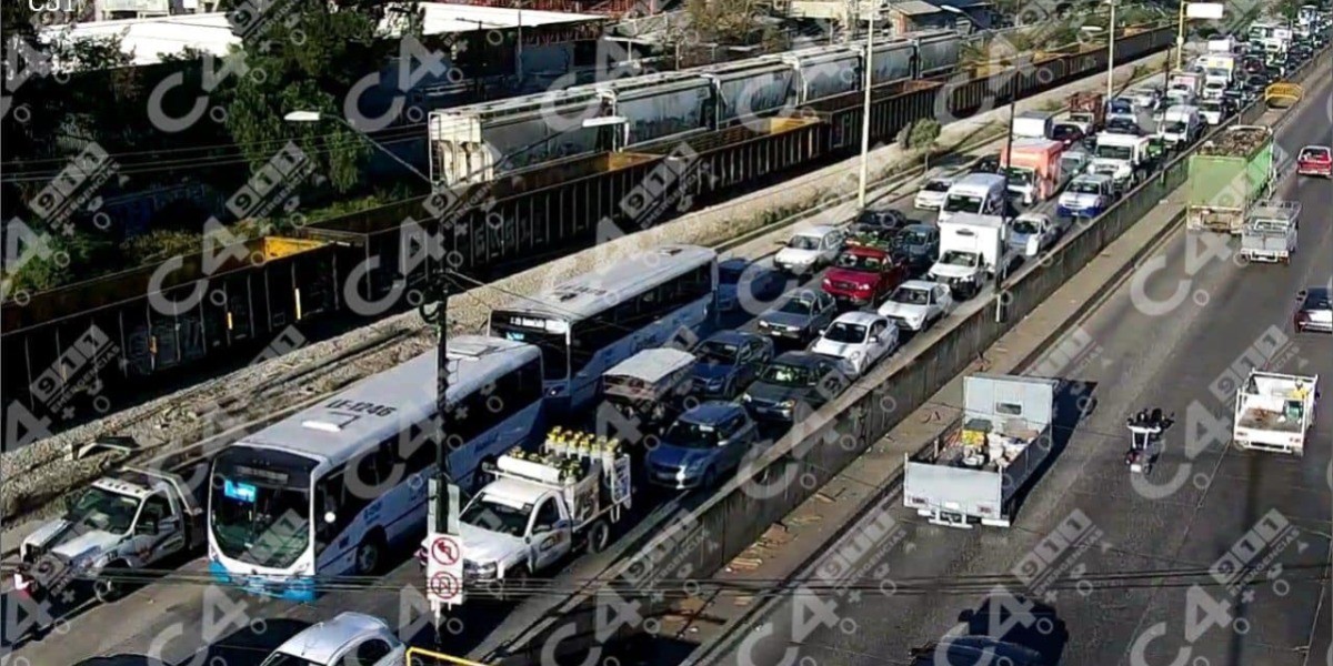 Choca tráiler contra tren en Timoteo Lozano