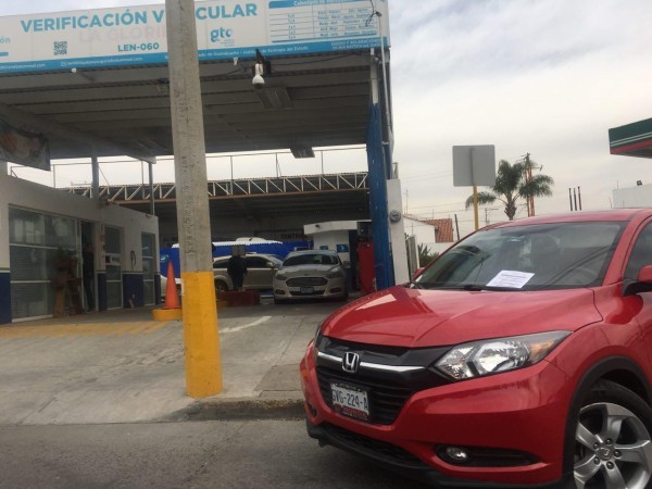 Registra León bajo porcentaje de verificación vehicular