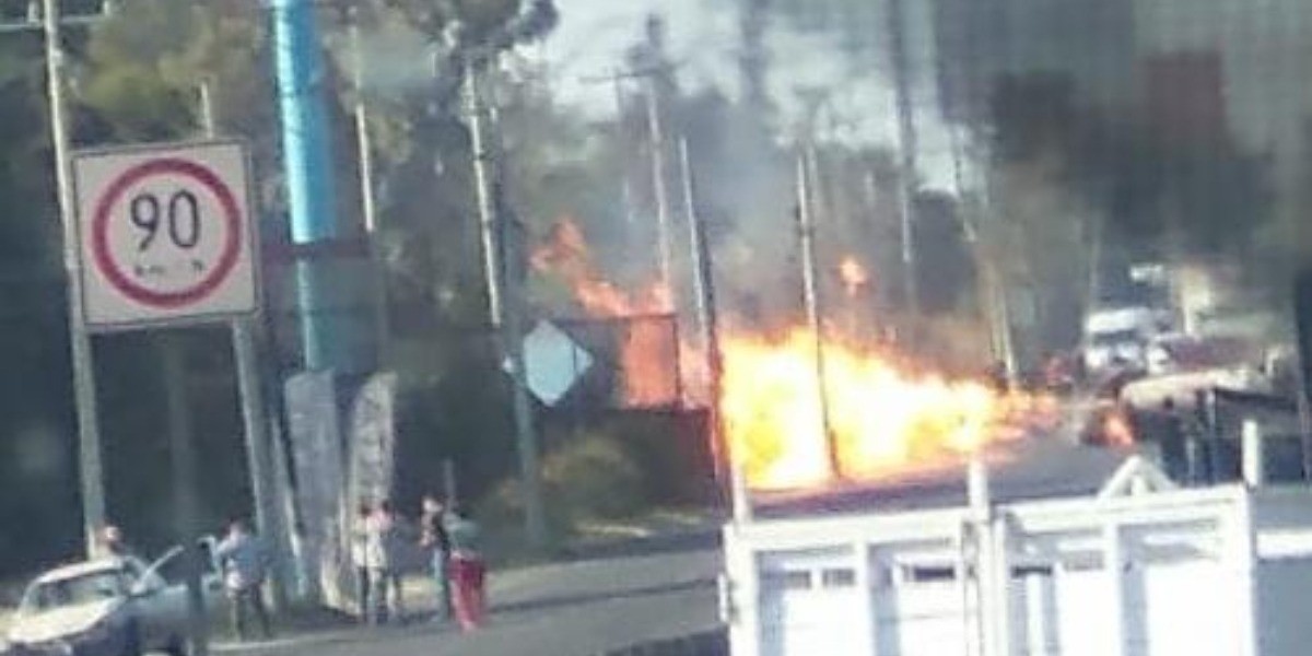 Arden pipa y camioneta en choque en la León-Silao