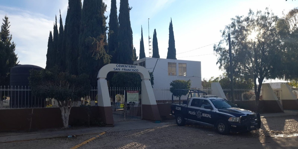 Ataque a balazos en panteón deja un muerto y tres heridos
