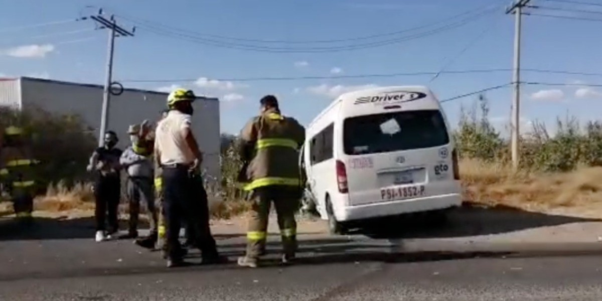 Choque entre camionetas deja un herido