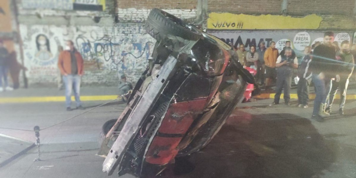 Resultan tres lesionados por choque y volcadura en el libramiento