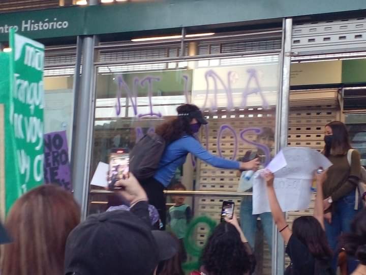 Unen 9 mil mujeres sus voces en manifestación