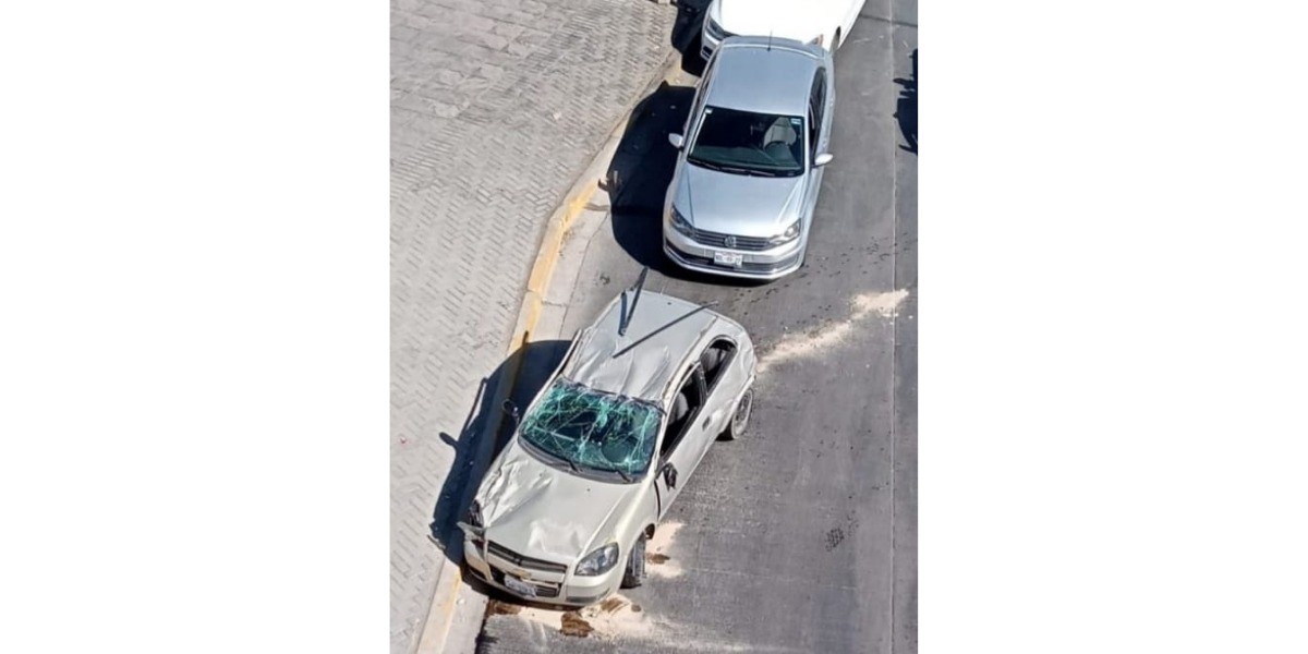 Causa volcadura intenso tráfico en el Morelos