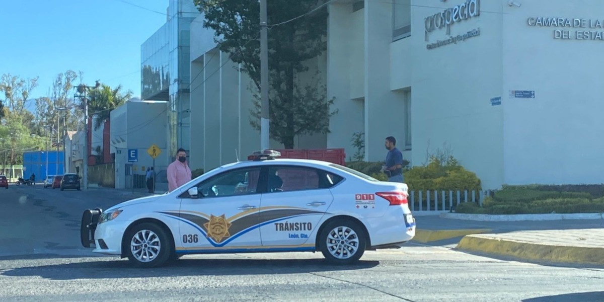 Frustran robo a camioneta de valores en Julián de Obregón