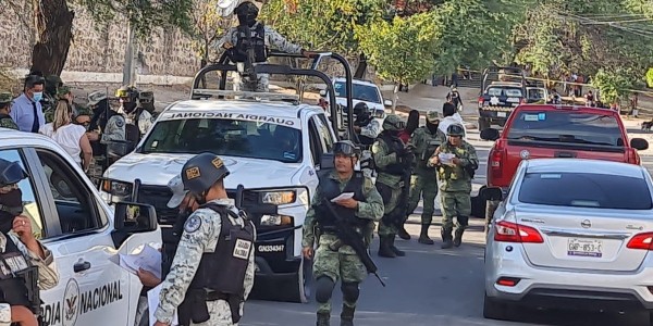 Dispara elemento de la Guardia Nacional contra estudiantes de la UG y mata a uno