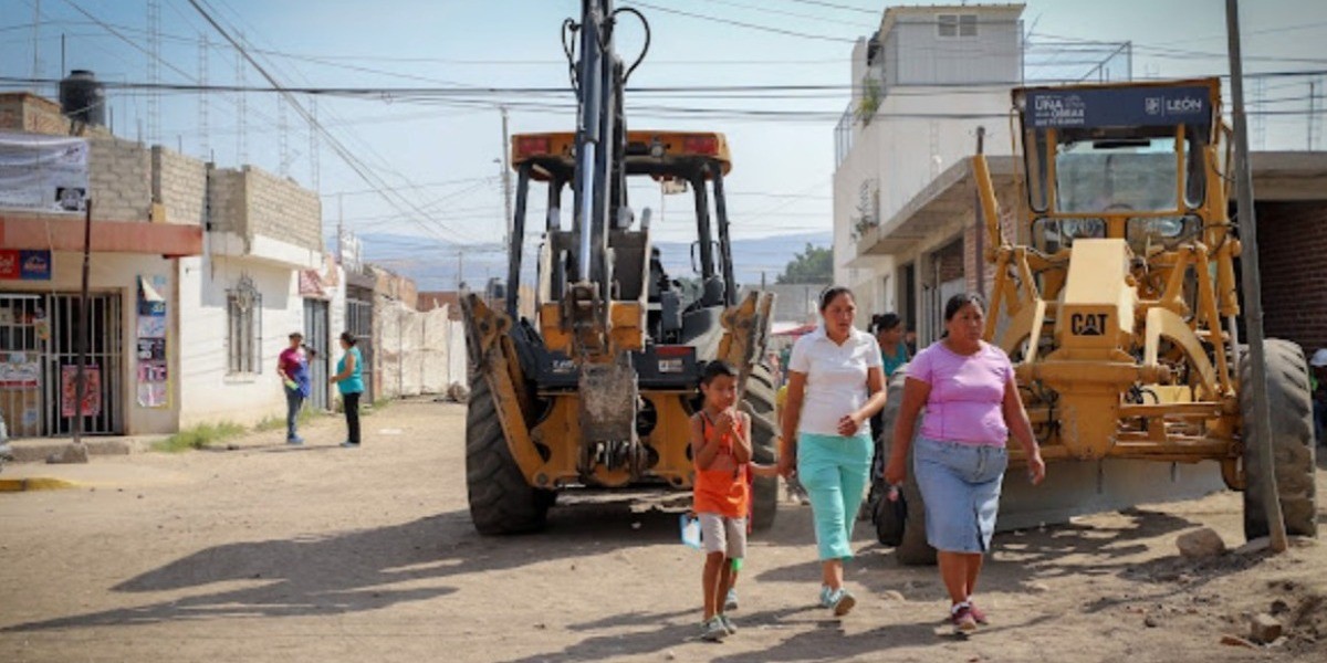 Alistan obras de conectividad en León