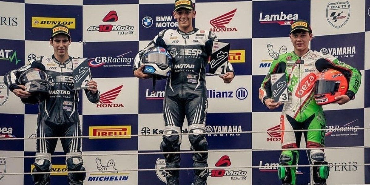 Leonés Juan Pablo Uriostegui sube al podio en Campeonato de Superbike