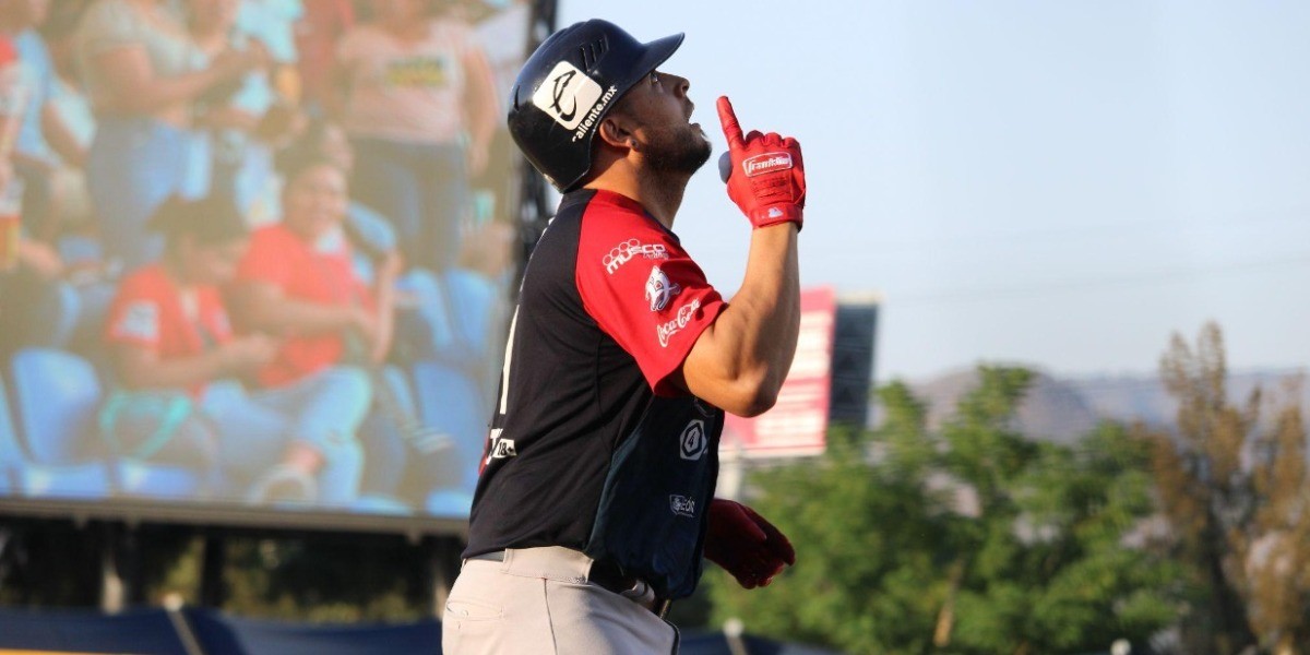 Ganan Bravos de León y emparejan la serie con Piratas de Campeche