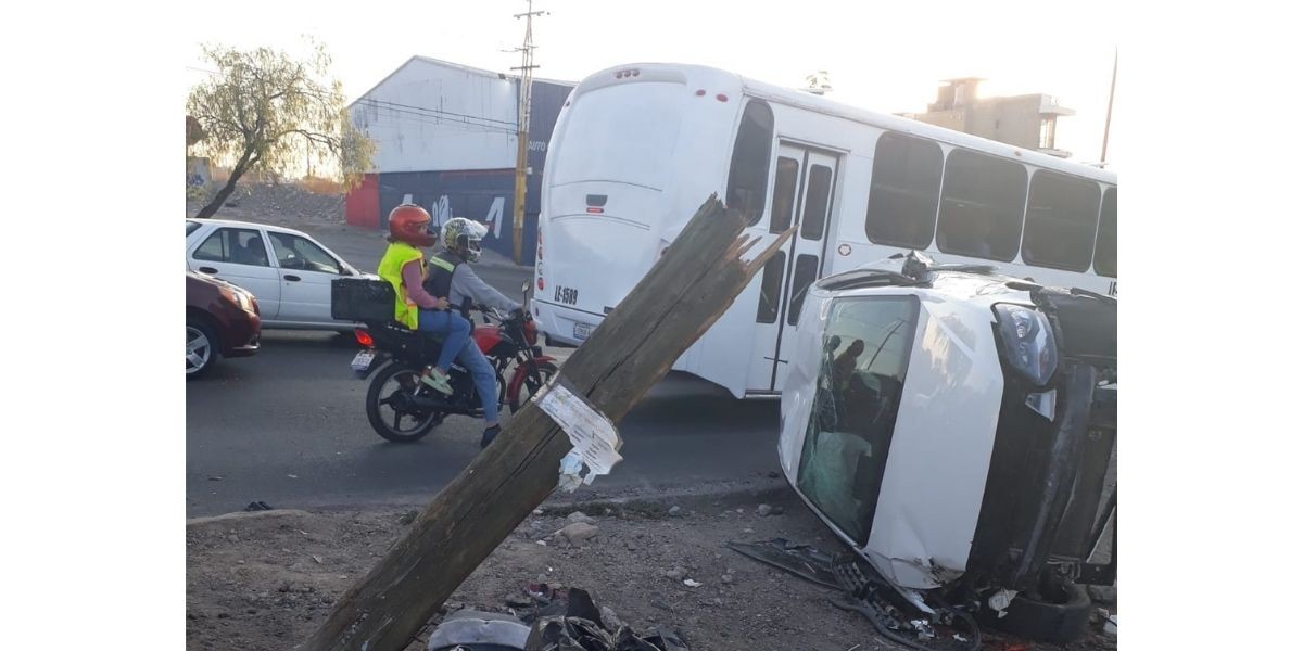Camionazo deja varios heridos en Mariano Escobedo