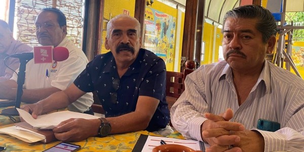 Piden taxistas reunión con el gobernador o advierten movilizaciones