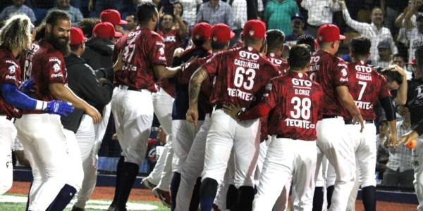 Remonta Bravos en el último inning y gana el primer juego de la serie