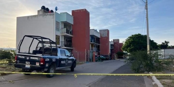 Hallan cuerpo embolsado en Villas de San Juan
