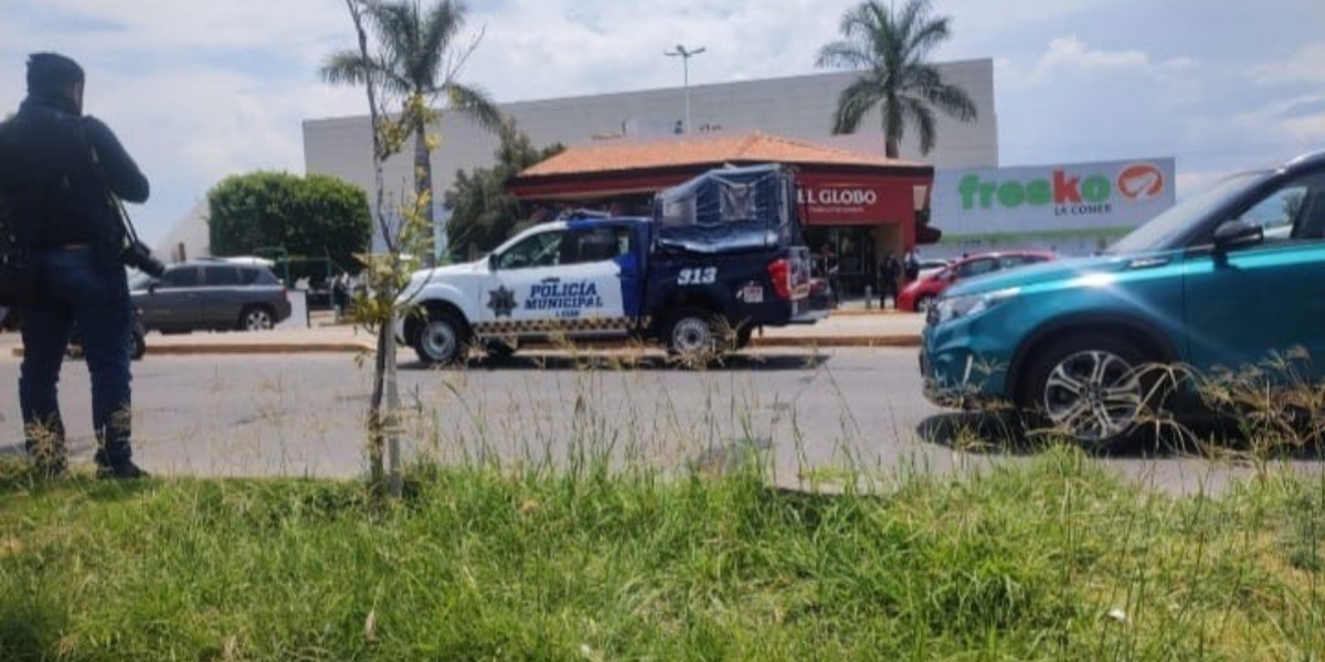 Balen a mujer en asalto en Plaza Mayor y cae presunto ladrón
