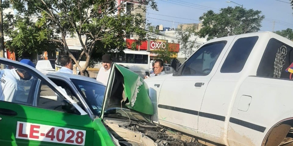 Se registra choque múltiple frente a Hospital de Alta Especialidad