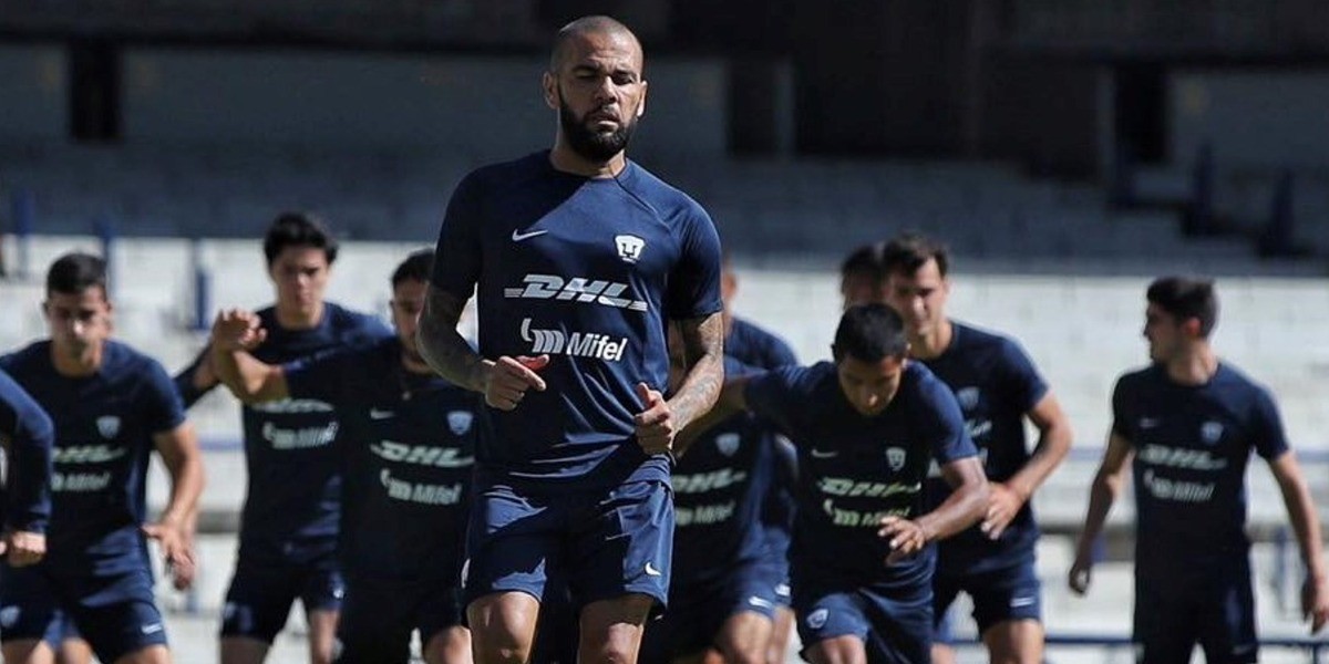 Dani Alves ya entrenó con Pumas en CU